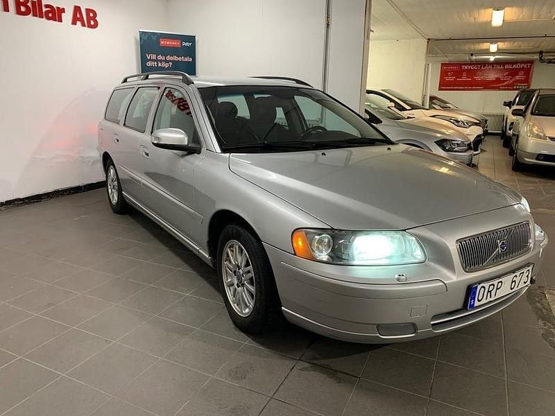 Begagnad Volvo V70 Momentum 170 HK (125 kW) 2008 Grå Kombi