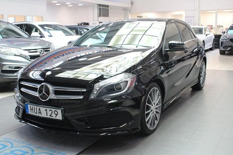 Svart Begagnad 2015 Mercedes A180 AMG line Halvkombi | 154 900 kr (Bra pris) - Bild 1/4