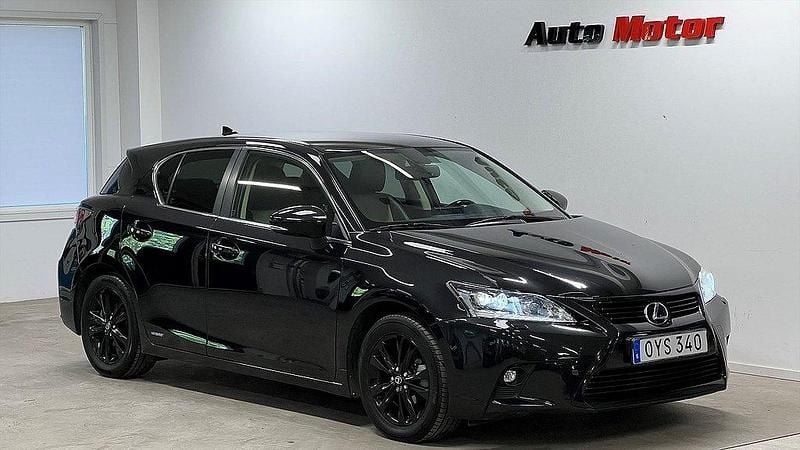 Svart Begagnad 2015 Lexus CT200h Sport Line Halvkombi | 179 900 kr (Dyr) - Bild 1/3