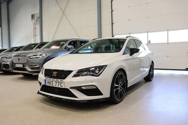 Vit Begagnad 2019 Seat Leon ST 4Drive Kombi | 309 800 kr - Bild 1/4