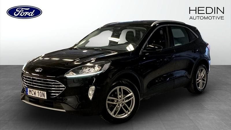 Svart (black) Begagnad 2022 Ford Kuga Titanium SUV | 259 900 kr (Marknadspris) - Bild 1/4