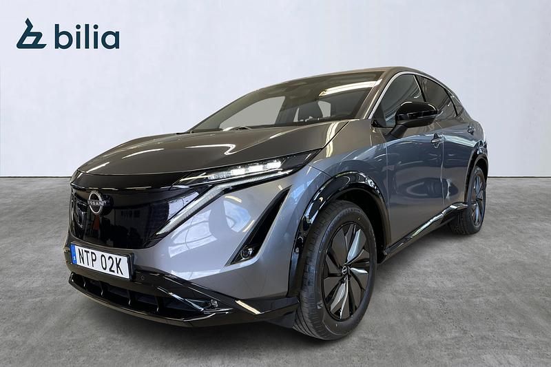 Grå Begagnad 2024 Nissan Ariya SUV | 570 200 kr - Bild 1/4