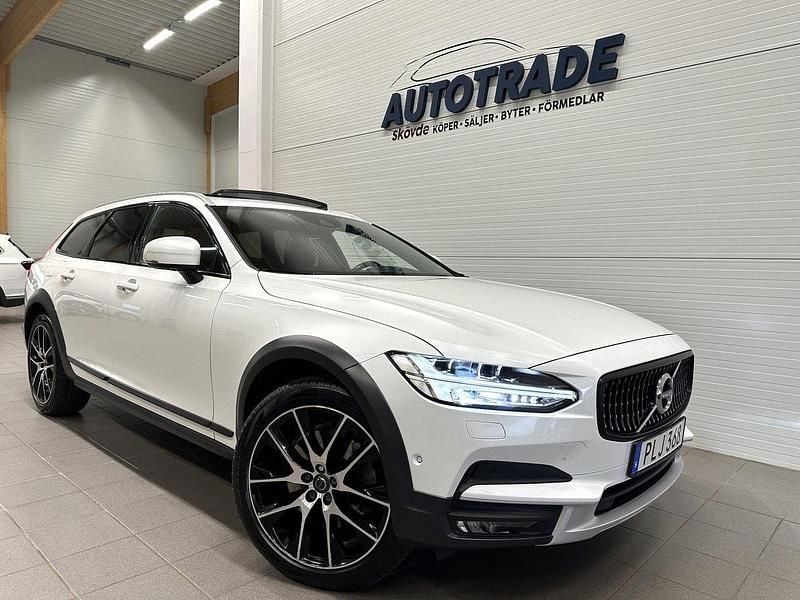Vit Begagnad 2018 Volvo V90 CC Pro Kombi | 359 900 kr (Marknadspris) - Bild 1/4