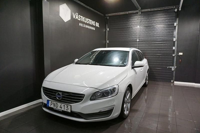 Vit Begagnad 2014 Volvo V60 Summum Kombi | 74 900 kr (Marknadspris) - Bild 1/4