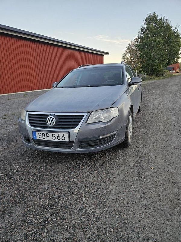 Grå Begagnad 2007 VW Passat Trendline Kombi | 9 000 kr (Bra pris) - Bild 1/4