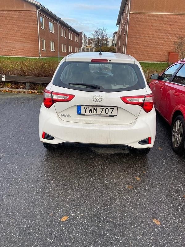 Begagnad 2017 Toyota Yaris Halvkombi | 118 000 kr (Marknadspris) - Bild 1/4