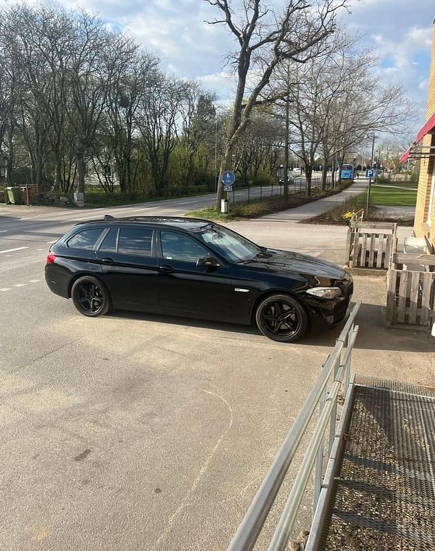 Begagnad 2013 BMW 525 Kombi | 95 000 kr (Marknadspris) - Bild 1/4