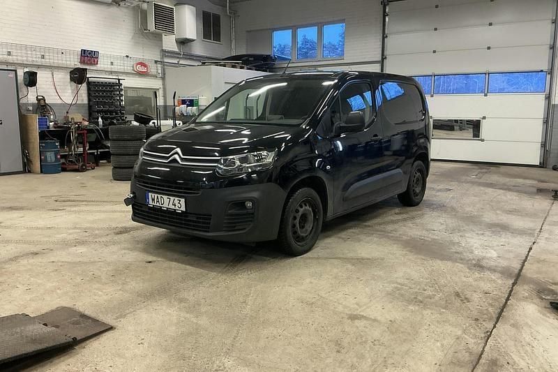 Svart Begagnad 2018 Citroën Berlingo Minibuss | 99 000 kr (Bra pris) - Bild 1/3