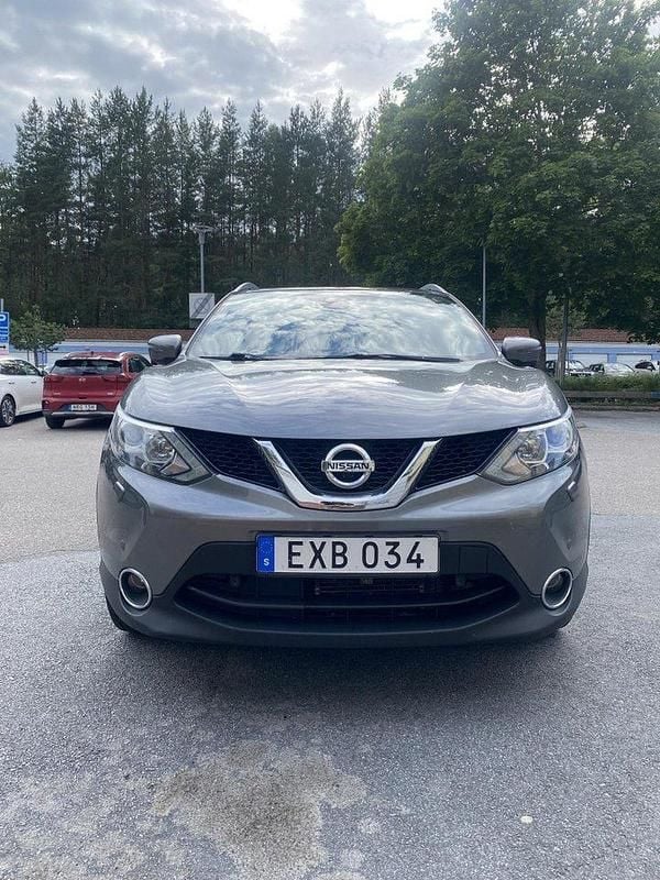 Grå Begagnad 2017 Nissan Qashqai SUV | 125 000 kr (Bra pris) - Bild 1/4