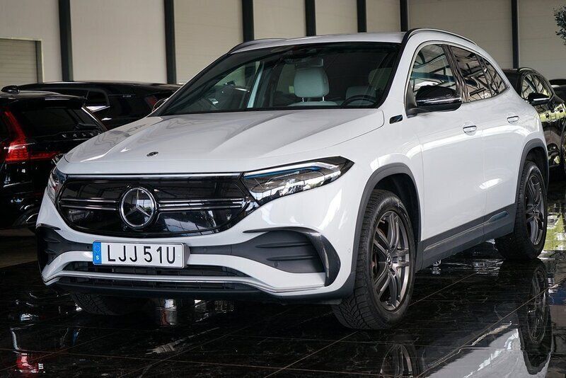 Vit Begagnad 2022 Mercedes EQA300 AMG SUV | 394 500 kr (Marknadspris) - Bild 1/4
