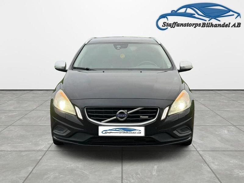 Begagnad Volvo V60 R-Design 180 HK (132 kW) 2011 Svart Kombi