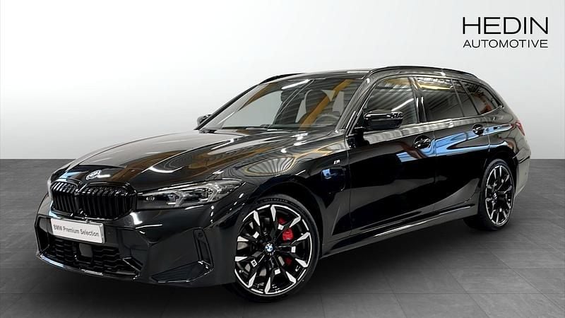 Svart (black) Begagnad 2024 BMW 330e M Sport Kombi | 598 700 kr - Bild 1/4