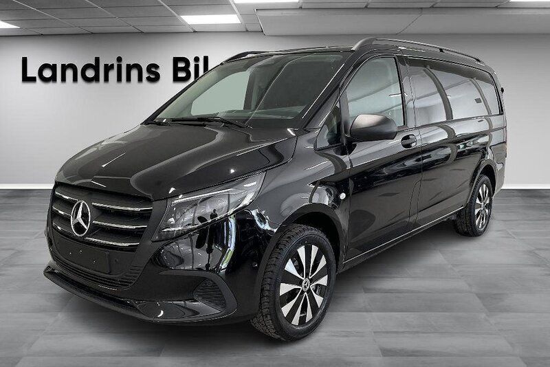 Svart (obsidiansvart metallic) Ny 2025 Mercedes Vito Minibuss | 751 900 kr - Bild 1/4