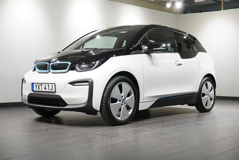 Vit Begagnad 2022 BMW i3 Comfort Edition Halvkombi | 244 900 kr (Marknadspris) - Bild 1/4