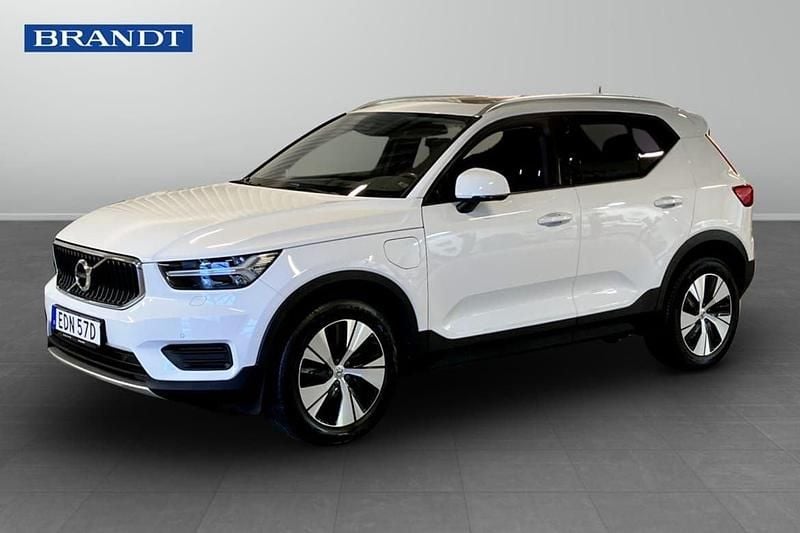 Vit Begagnad 2020 Volvo XC40 Momentum SUV | 254 900 kr (Bra pris) - Bild 1/3