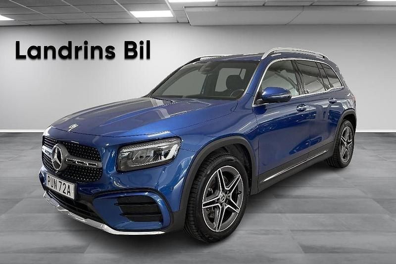 Blå Begagnad 2024 Mercedes GLB220 AMG line SUV | 499 900 kr (Marknadspris) - Bild 1/4