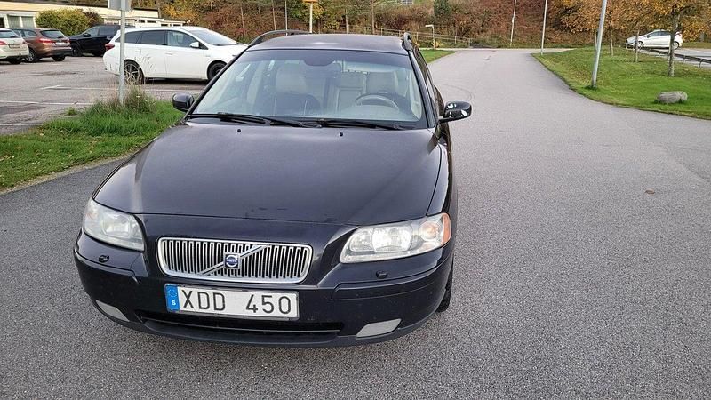 Svart Begagnad 2006 Volvo V70 Kinetic Kombi | 7 000 kr (Superpris) - Bild 1/4