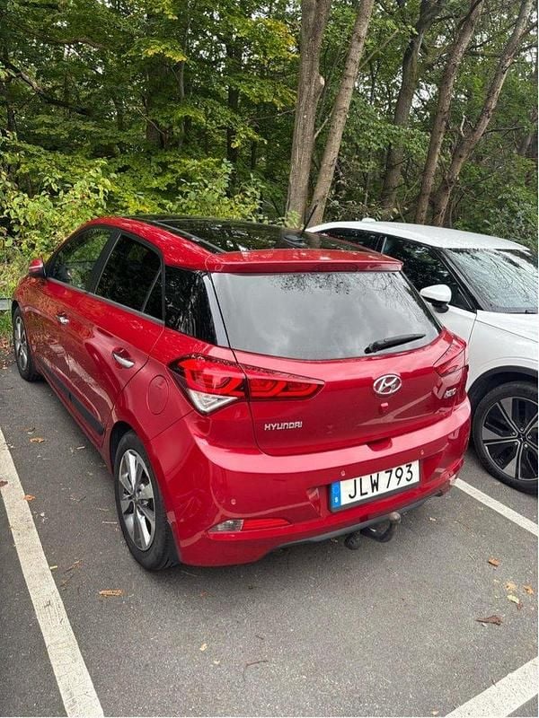 Röd Begagnad 2016 Hyundai i20 Premium Halvkombi | 80 000 kr (Bra pris) - Bild 1/4