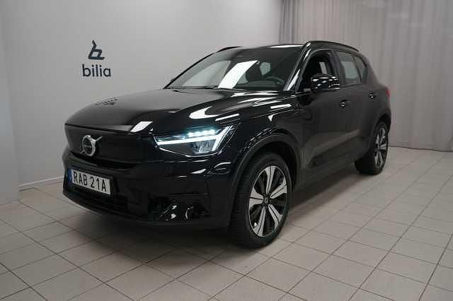 Svart Begagnad 2022 Volvo XC40 Core SUV | 344 900 kr - Bild 1/3