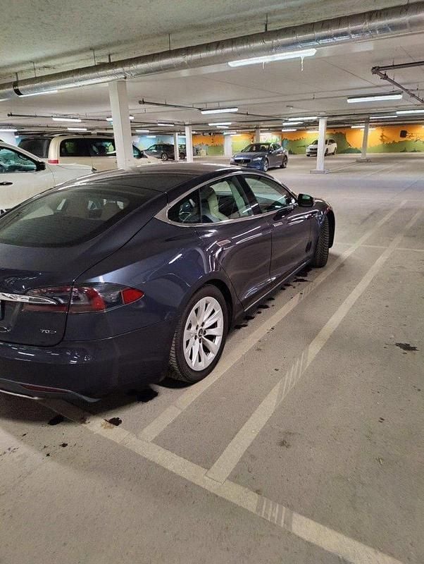 Begagnad Tesla Model S 244 kW (333 HK) 2015 Halvkombi