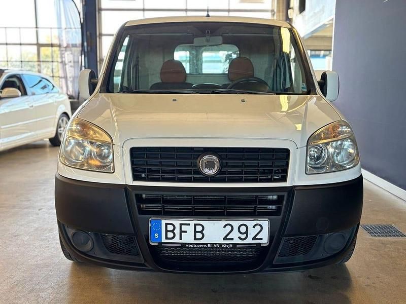 Begagnad Fiat Doblò 120 HK (88 kW) 2009 Vit Minibuss