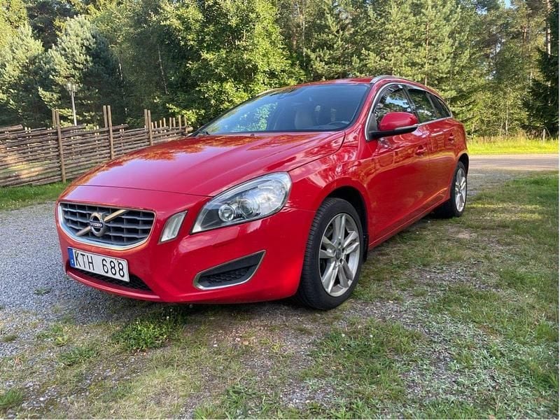 Röd Begagnad 2012 Volvo V60 Summum Kombi | 95 000 kr (Superpris) - Bild 1/4