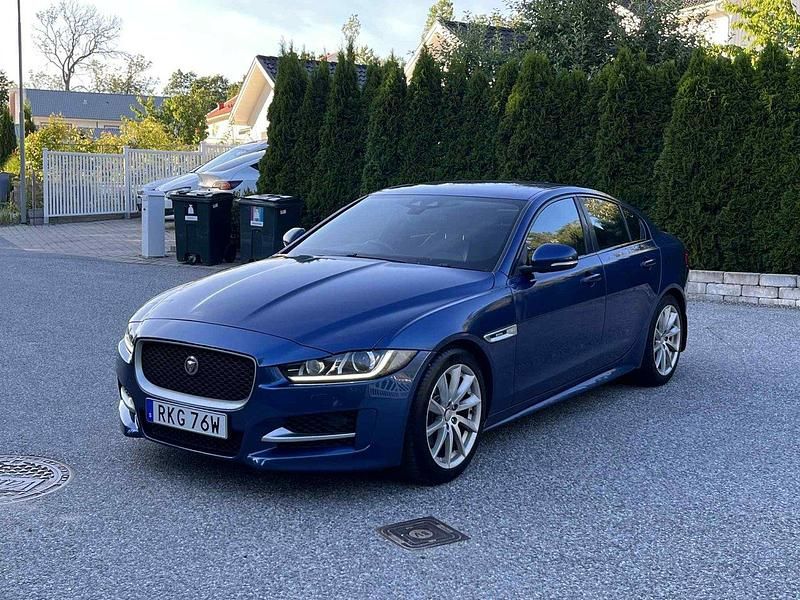 Begagnad Jaguar XE R-Sport 164 HK (120 kW) 2015 Blå Sedan