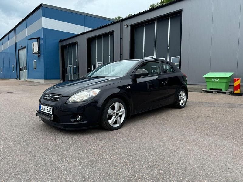 Svart Begagnad 2008 Kia ProCeed 4 Halvkombi | 16 000 kr (Bra pris) - Bild 1/4