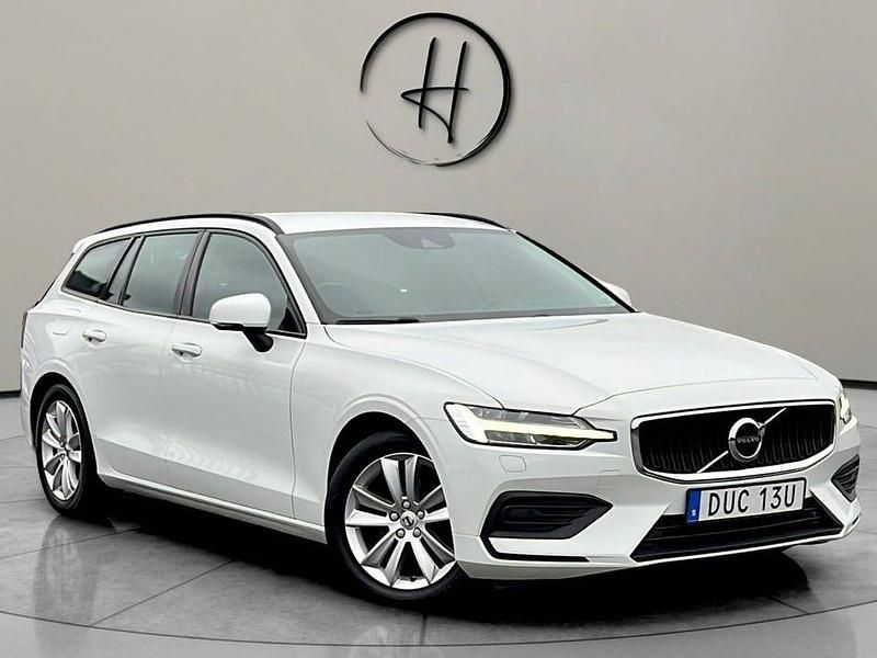 Vit Begagnad 2019 Volvo V60 Momentum Kombi | 244 900 kr (Marknadspris) - Bild 1/4