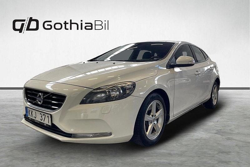 Vit Begagnad 2013 Volvo V40 Kombi | 109 900 kr (Marknadspris) - Bild 1/4