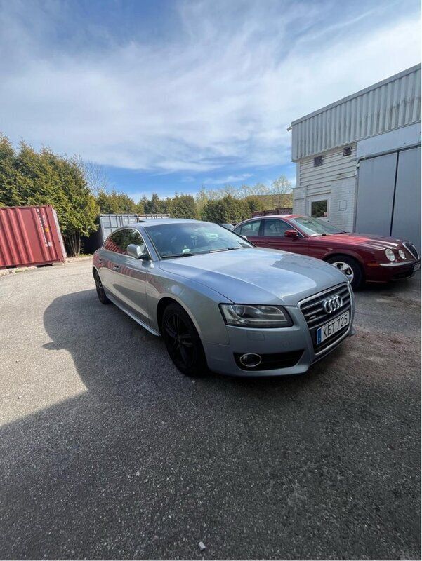 Silver Begagnad 2011 Audi A5 Sportback Comfort Sedan | 109 000 kr (Bra pris) - Bild 1/4