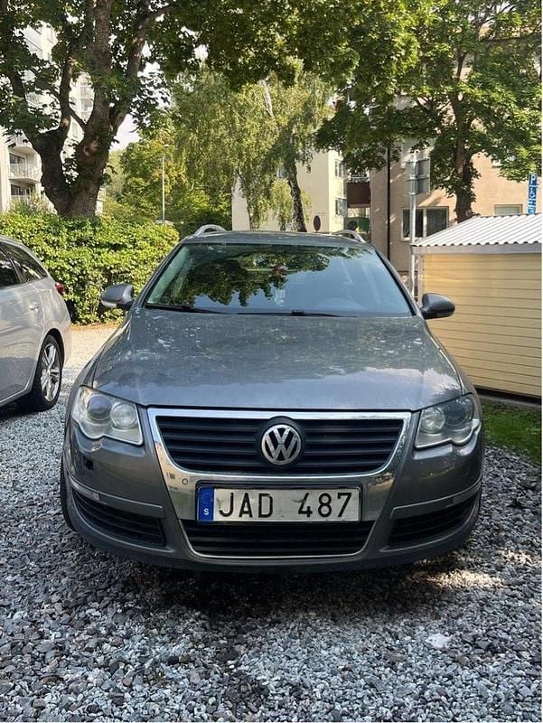 Grå Begagnad 2008 VW Passat Sportline Kombi | 45 000 kr (Marknadspris) - Bild 1/3