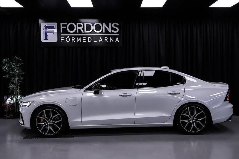Begagnad Volvo S60 R-Design 405 HK (297 kW) 2021 Vit Sedan