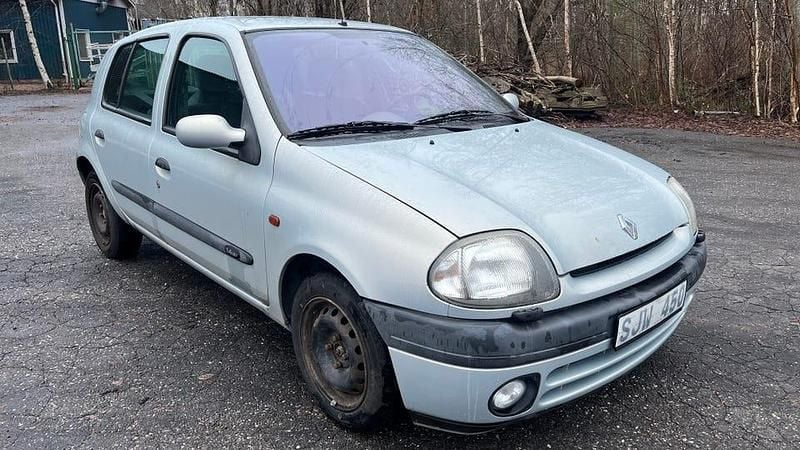Begagnad 2001 Renault Clio II Halvkombi | 24 000 kr (Marknadspris) - Bild 1/4