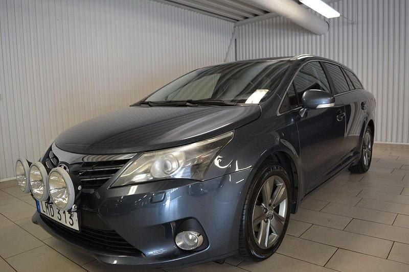 Mörkblå (blå) Begagnad 2014 Toyota Avensis Edition Kombi | 104 000 kr (Marknadspris) - Bild 1/3
