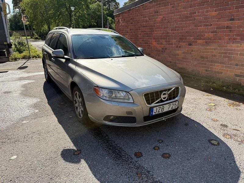 Brun Begagnad 2011 Volvo V70 Summum Kombi | 60 000 kr (Marknadspris) - Bild 1/4