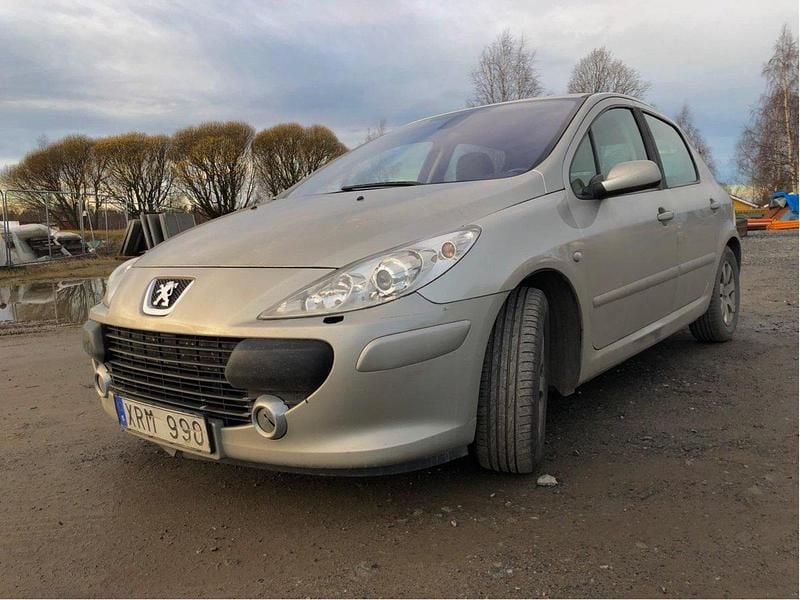 Grå Begagnad 2006 Peugeot 307 Halvkombi | 15 000 kr (Marknadspris) - Bild 1/4