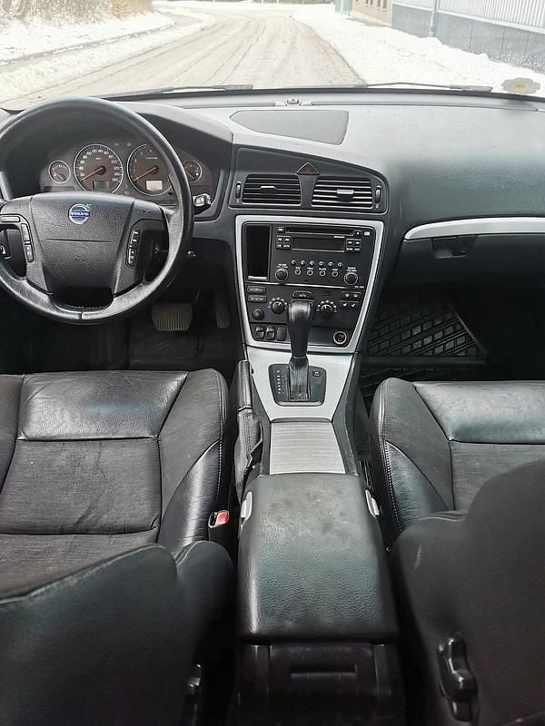 Begagnad Volvo V70 Kinetic 170 HK (125 kW) 2005 Grå Kombi