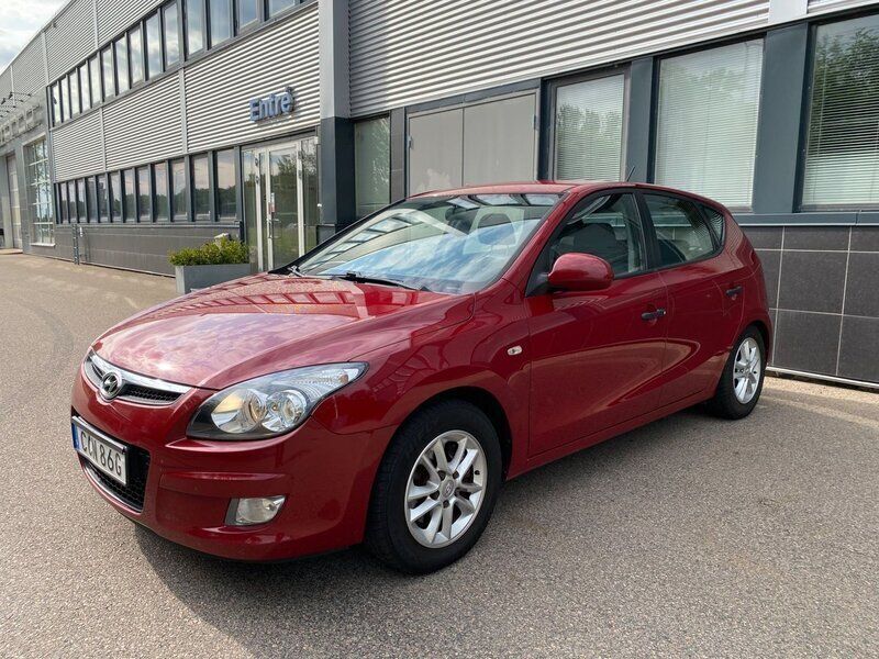 Mörkröd (röd) Begagnad 2009 Hyundai i30 Halvkombi | 29 900 kr (Marknadspris) - Bild 1/4