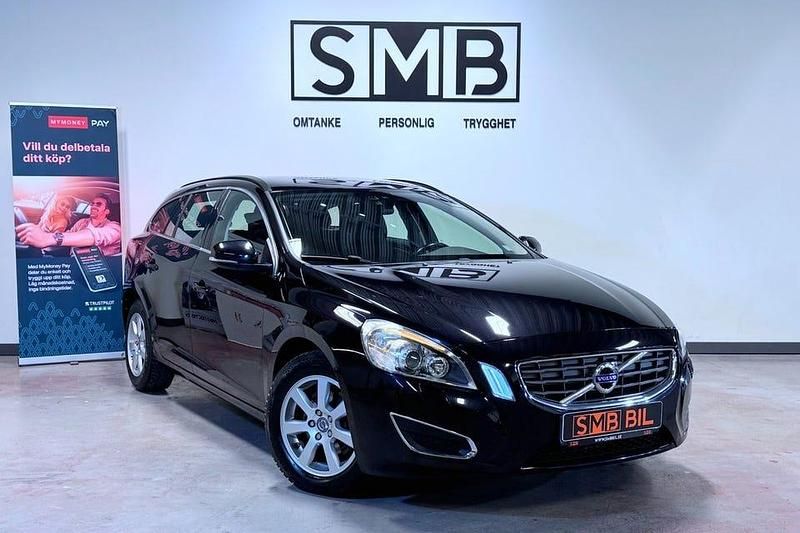 Svart Begagnad 2011 Volvo V60 Momentum Kombi | 79 900 kr (Marknadspris) - Bild 1/4