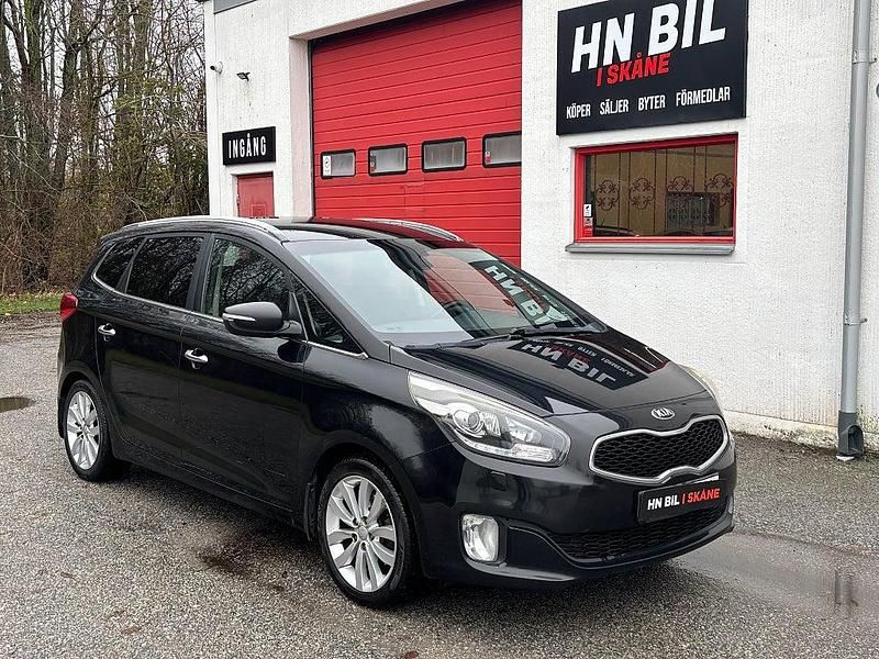 Svart Begagnad 2014 Kia Carens Minibuss | 59 900 kr (Marknadspris) - Bild 1/4