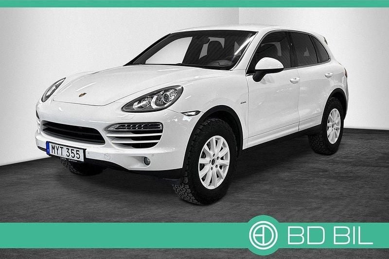 Vit Begagnad 2011 Porsche Cayenne SUV | 227 900 kr (Lite dyr) - Bild 1/3