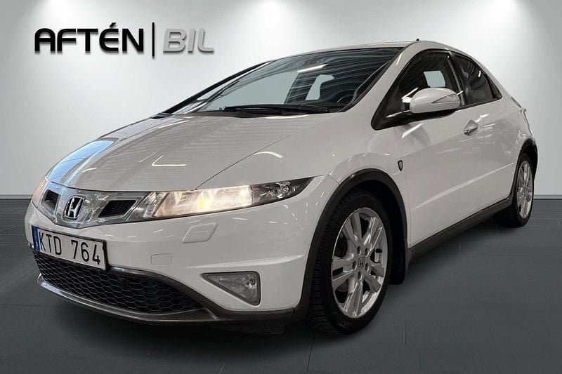 Vit Begagnad 2010 Honda Civic Halvkombi | 79 900 kr (Marknadspris) - Bild 1/3