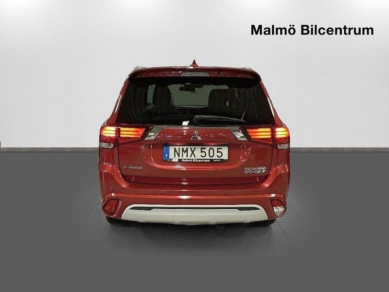 Begagnad Mitsubishi Outlander 224 HK (164 kW) 2019 Röd SUV
