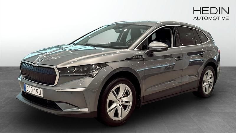 Grå Begagnad 2023 Skoda Enyaq iV SUV | 354 900 kr (Bra pris) - Bild 1/4