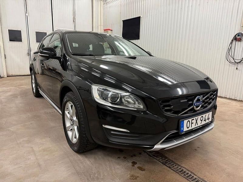 Begagnad Volvo V60 CC Summum 150 HK (110 kW) 2016 Svart Kombi