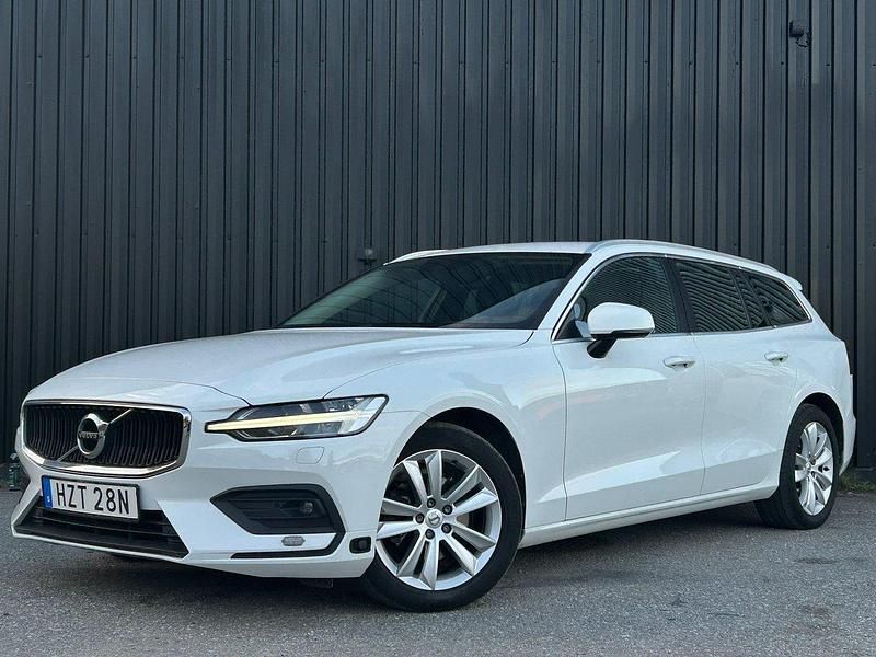 Begagnad 2021 Volvo V60 Momentum Kombi | 254 900 kr (Superpris) - Bild 1/4