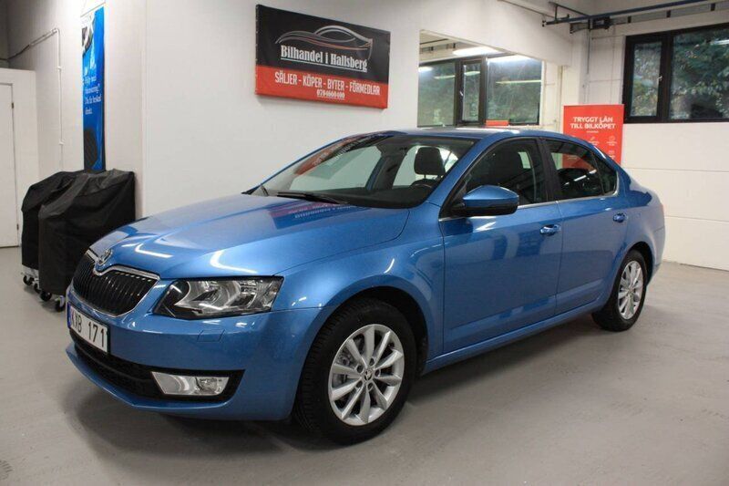 Blå Begagnad 2013 Skoda Octavia Halvkombi | 99 900 kr (Marknadspris) - Bild 1/4