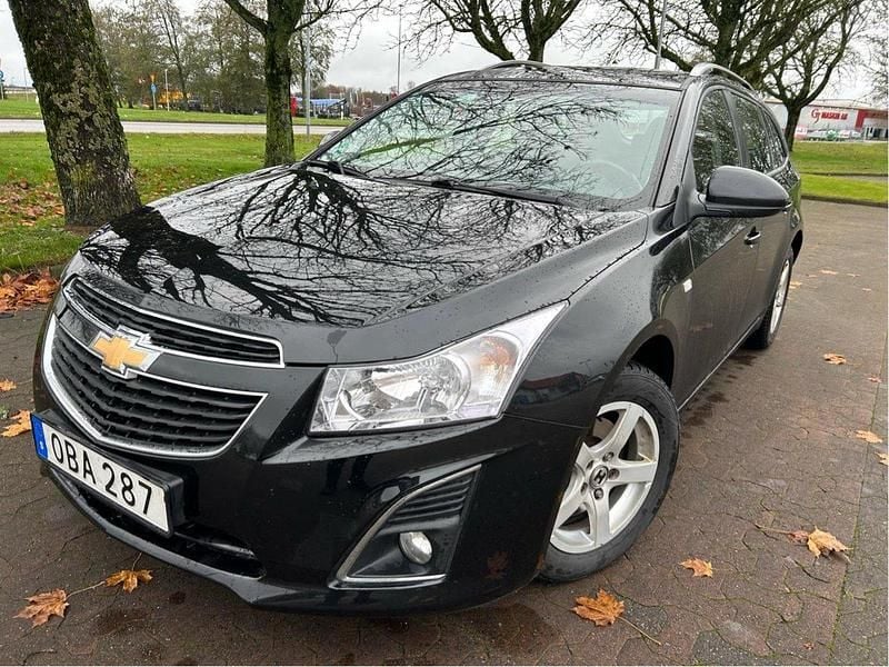 Svart Begagnad 2013 Chevrolet Cruze Kombi | 47 000 kr (Marknadspris) - Bild 1/4