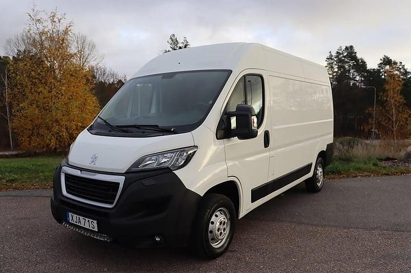 Vit Begagnad 2021 Peugeot Boxer Van | 249 900 kr (Marknadspris) - Bild 1/4
